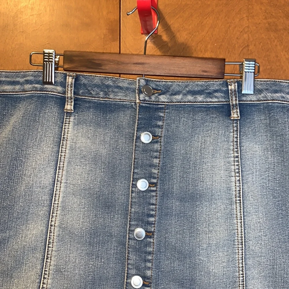 NWOT Women’s denim skirt - size 16 - Picture 2 of 4